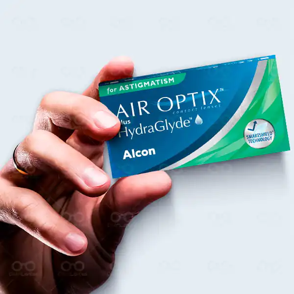 Mão e Caixa air optix astigmatismo