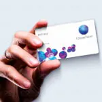 Mão e Caixa Biofinity DistriLentes