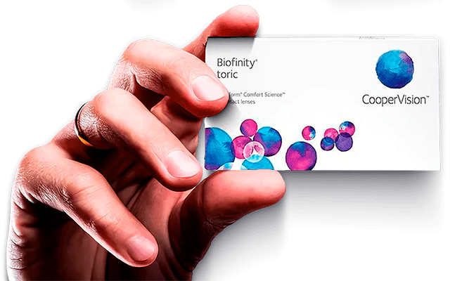 Mão e Caixa Biofinity Toric Astigmatismo DistriLentes