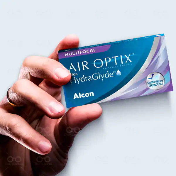 mão e caixa air optix multifocal